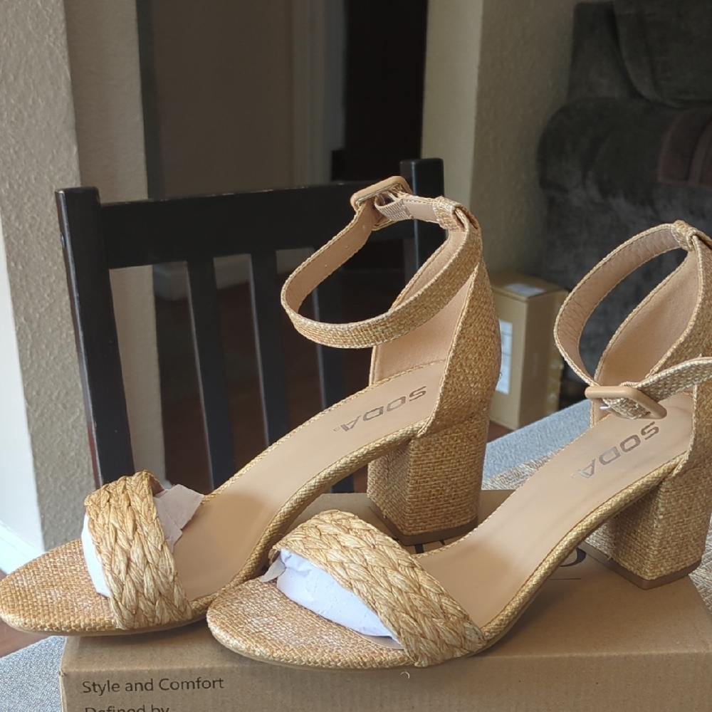 Soda Tan Heels Elegant Block Design